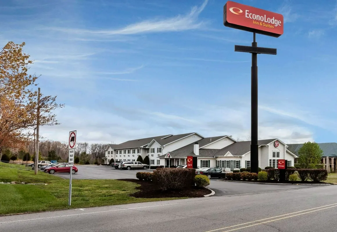 Econo Lodge Inn & Suites Dickson hotel hero