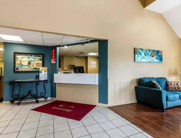 Econo Lodge Inn & Suites Dickson hotel detail image 3