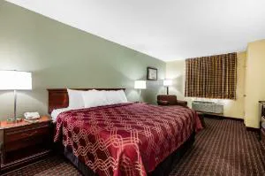 Econo Lodge Inn & Suites Dickson hotel detail image 2