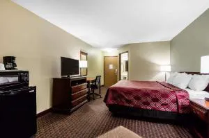 Econo Lodge Inn & Suites Dickson hotel detail image 4