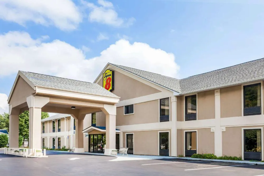 Super 8 by Wyndham Erwin hotel hero