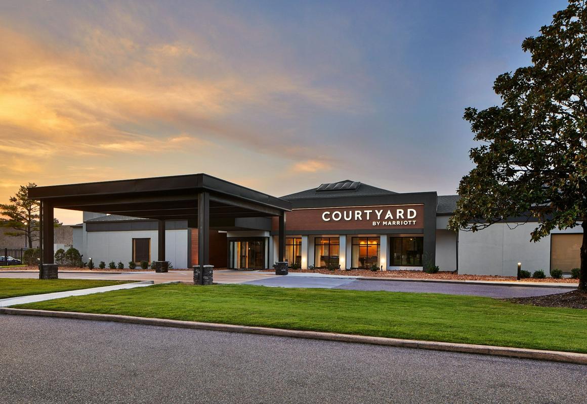 Courtyard by Marriott Memphis Airport hotel hero