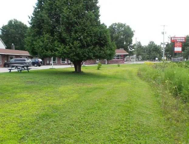 Franklin Motel & Trailer Park hotel detail image 4