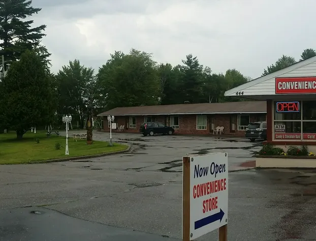Franklin Motel & Trailer Park hotel detail image 3