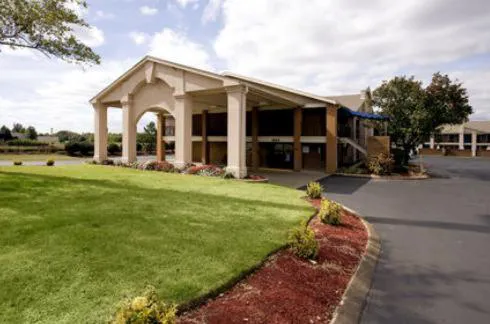 Americas Best Value Inn & Suites Murfreesboro hotel hero
