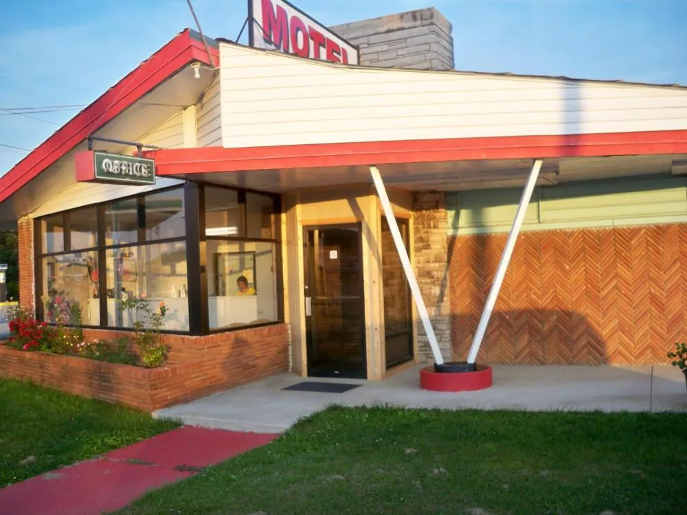 Scottish Inns Morristown hotel hero