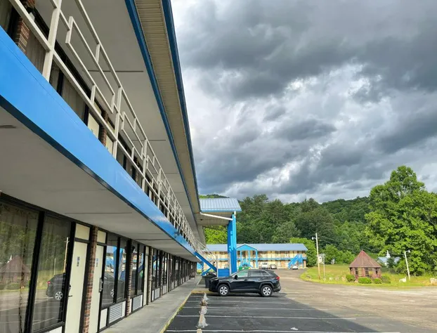 Mountain Empire Motel hotel detail image 1