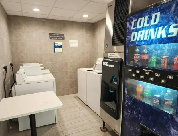 Studio 6 Alvin, TX hotel detail image 2