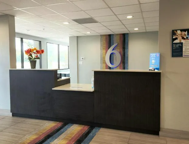 Studio 6 Alvin, TX hotel detail image 3