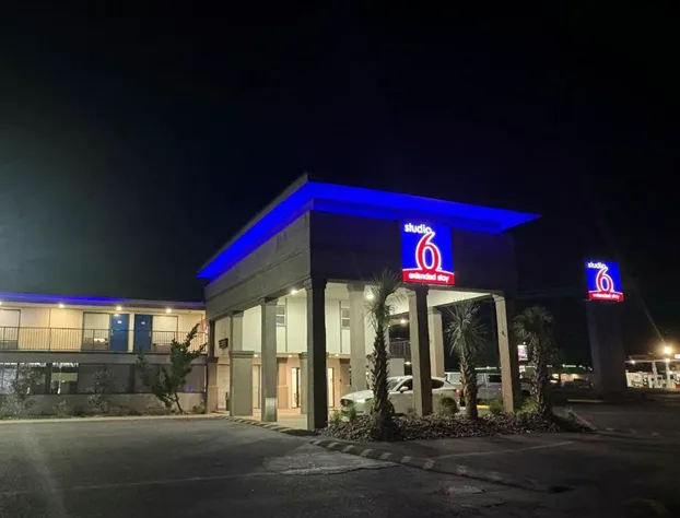 Studio 6 Alvin, TX hotel detail image 1