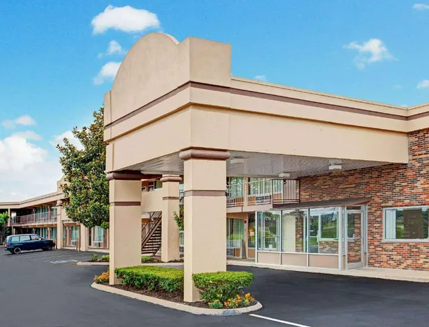 Days Inn by Wyndham Clarksville TN hotel detail image 1