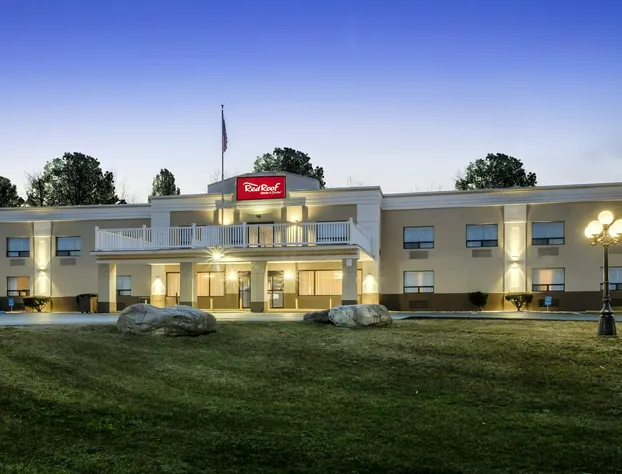 Red Roof Inn & Suites Newburgh – Stewart Airport/ West Point hotel detail image 1