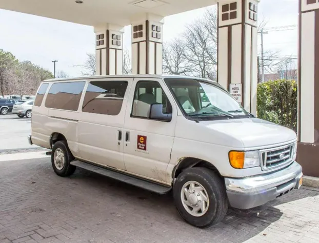 Clarion Hotel & Conference Center Ronkonkoma MacArthur Airport hotel detail image 4