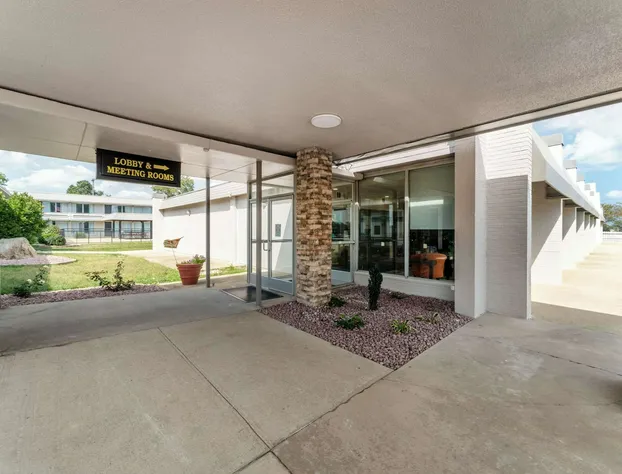 Quality Inn & Suites Vandalia near I-70 and Hwy 51 hotel detail image 1