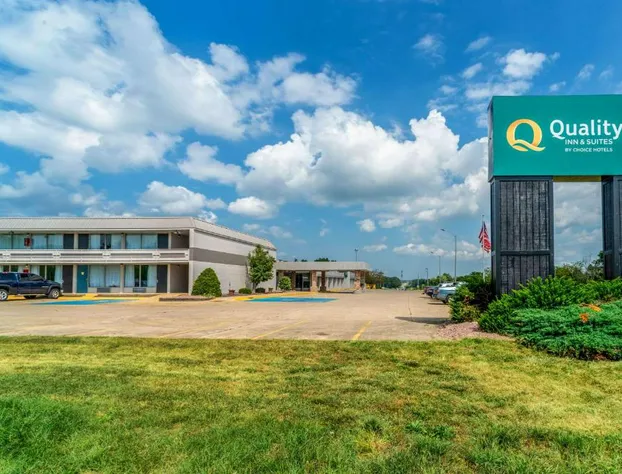 Quality Inn & Suites Vandalia near I-70 and Hwy 51 hotel detail image 2