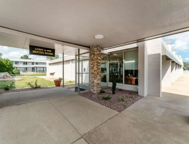 Quality Inn & Suites Vandalia near I-70 and Hwy 51 hotel detail image 2