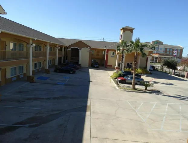 Regency Inn & Suites - Baytown hotel detail image 2