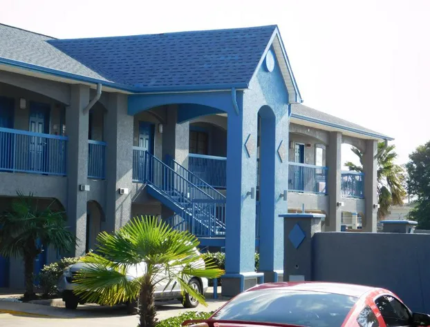 Regency Inn & Suites Beaumont hotel detail image 2