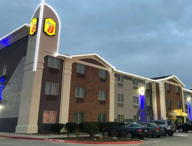 Super 8 by Wyndham Bedford DFW Airport West hotel detail image 2