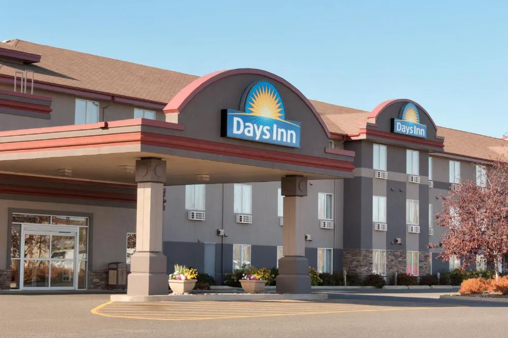 Days Inn & Suites by Wyndham Thunder Bay hotel hero