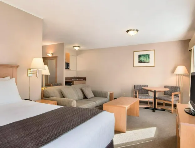 Days Inn & Suites by Wyndham Thunder Bay hotel detail image 4