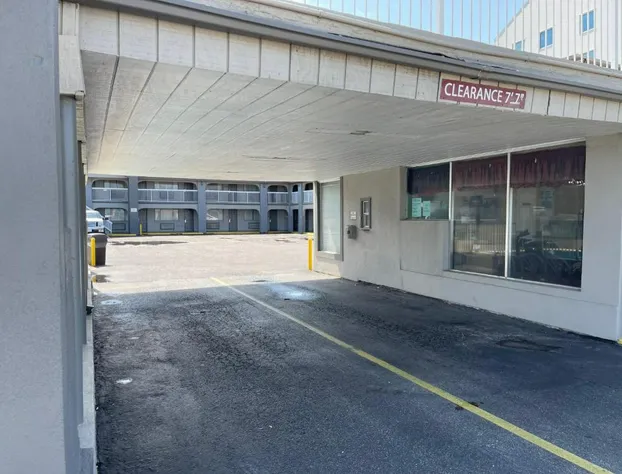 Budget Inn & Suites Shoreline hotel detail image 3