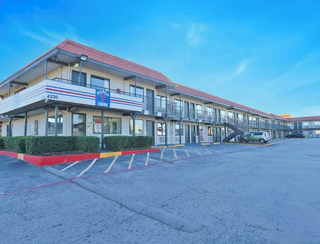 Super 7 Inn Dallas Near Duncanville hotel detail image 1