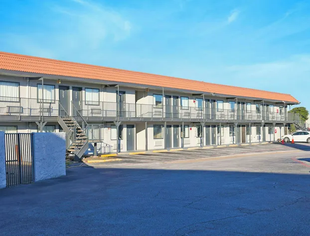 Super 7 Inn Dallas Near Duncanville hotel detail image 2