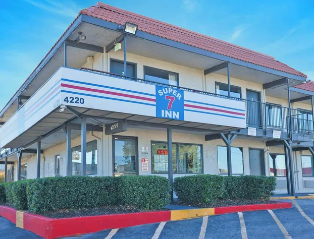 Super 7 Inn Dallas Near Duncanville hotel detail image 3