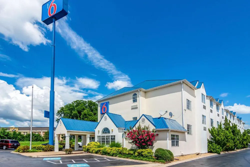 Motel 6 Chattanooga, TN - Downtown hotel hero