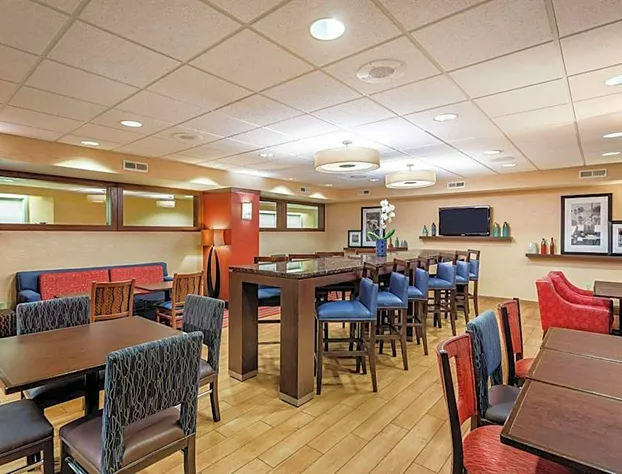 Hampton Inn Milwaukee-Airport hotel detail image 4