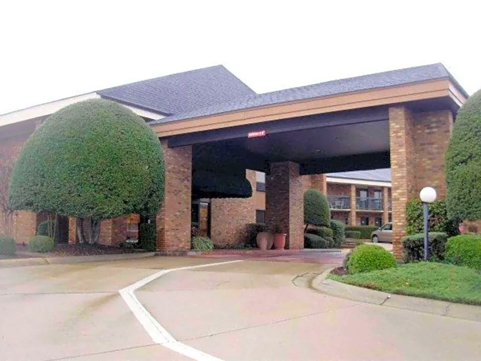 Quality Inn & Suites Searcy I-67 hotel hero