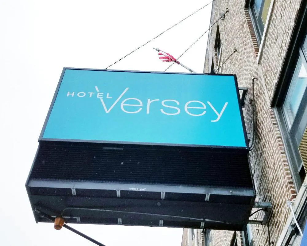 Hotel Versey Chicago Lincoln Park hotel hero