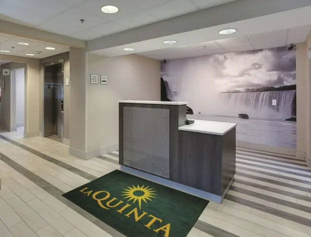 La Quinta Inn & Suites by Wyndham Batavia hotel detail image 3