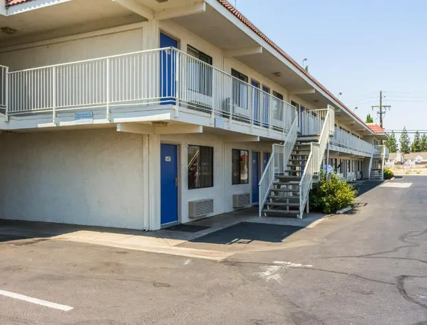 Motel 6 Bakersfield, CA - Convention Center hotel detail image 1