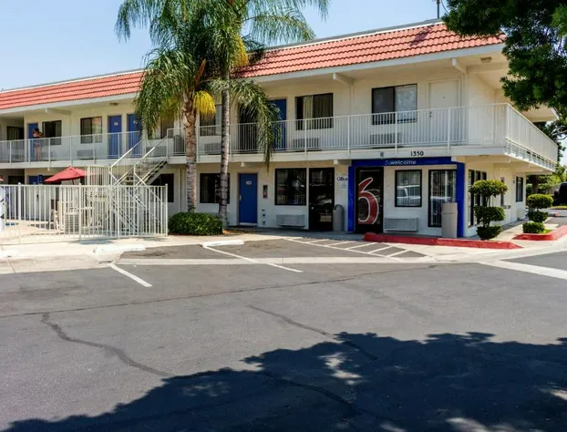 Motel 6 Bakersfield, CA - Convention Center hotel detail image 3