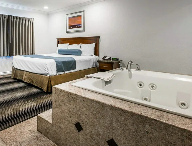 Rodeway Inn & Suites Pacific Coast Highway hotel detail image 3