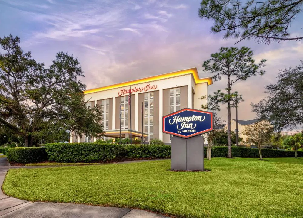 Hampton Inn Orlando-International Airport hotel hero