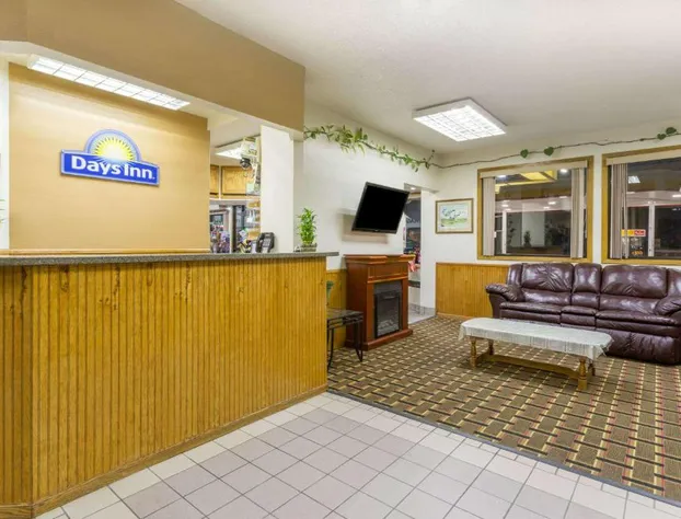 Days Inn by Wyndham Paxton hotel detail image 1