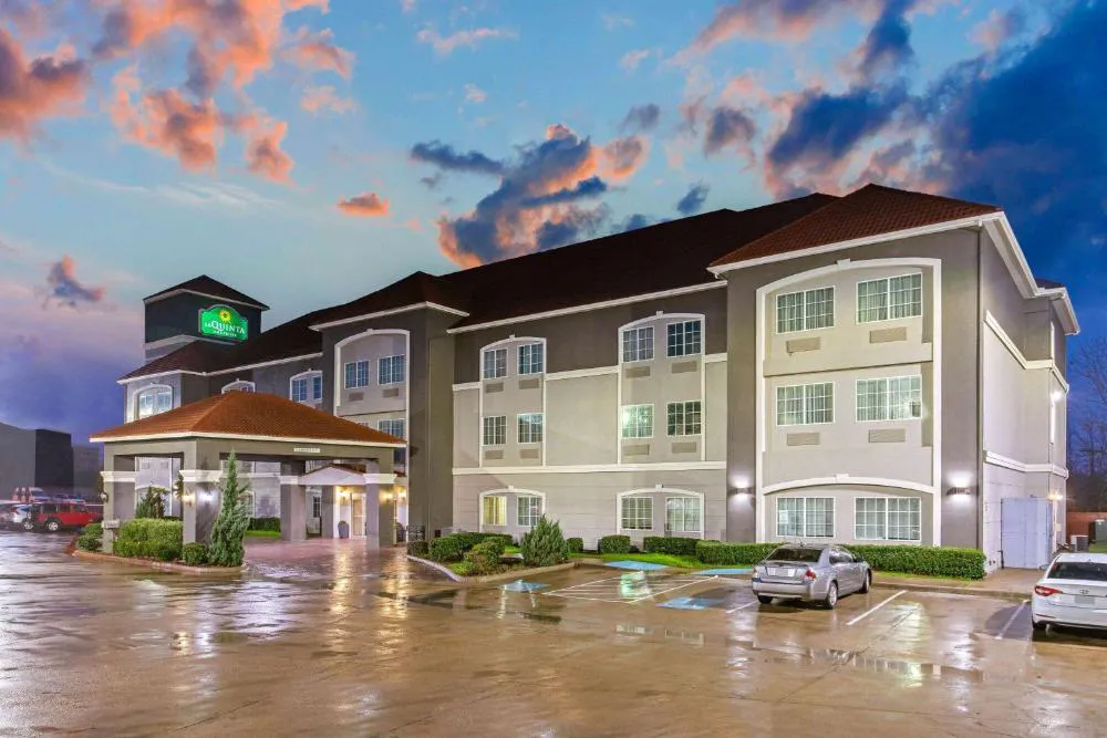 La Quinta Inn & Suites by Wyndham Cleburne hotel hero