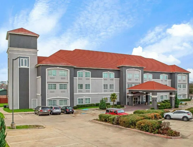 La Quinta Inn & Suites by Wyndham Cleburne hotel detail image 1