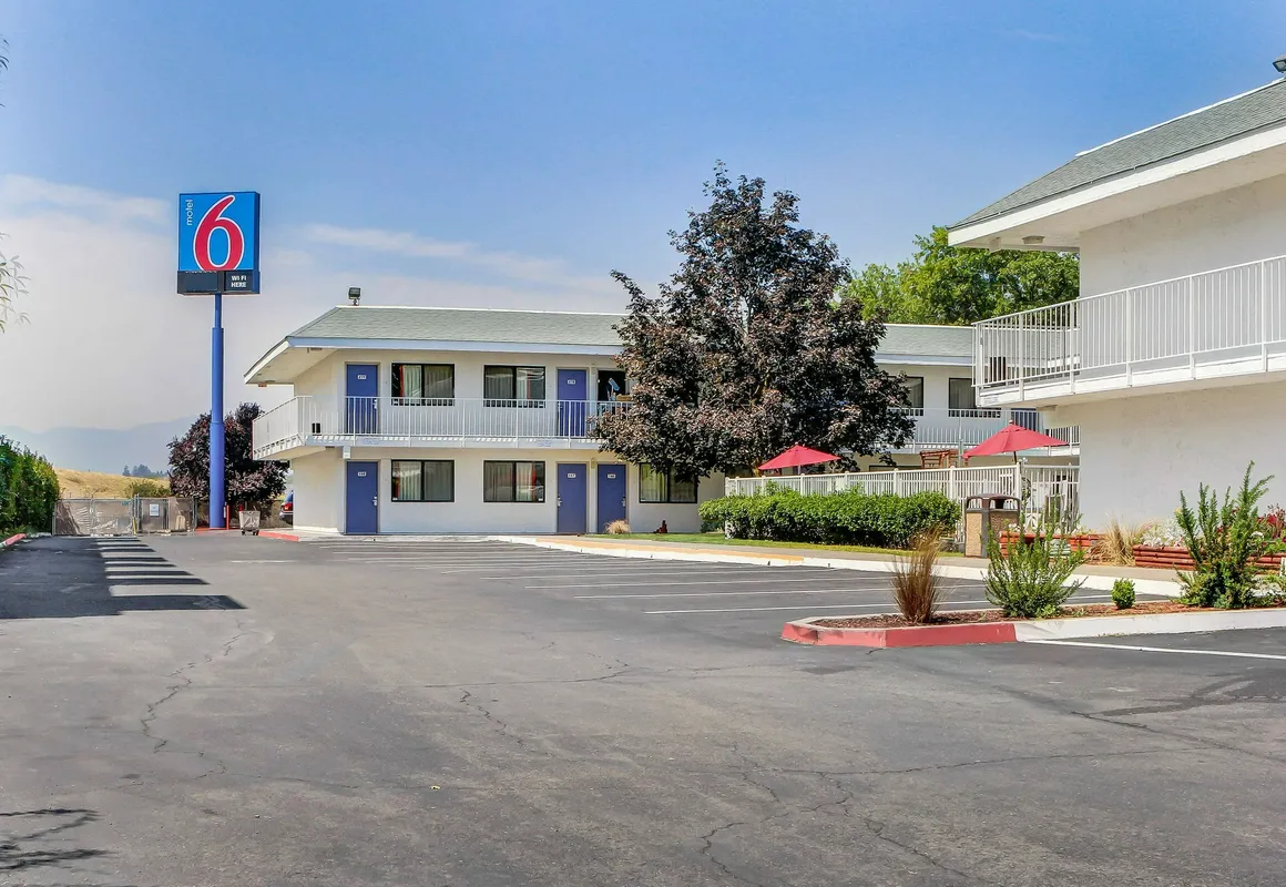 Motel 6 Medford, OR hotel hero