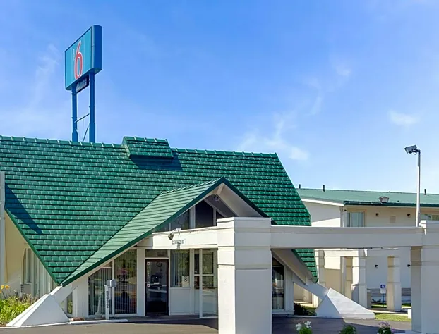 Motel 6-Geneva, OH hotel detail image 1