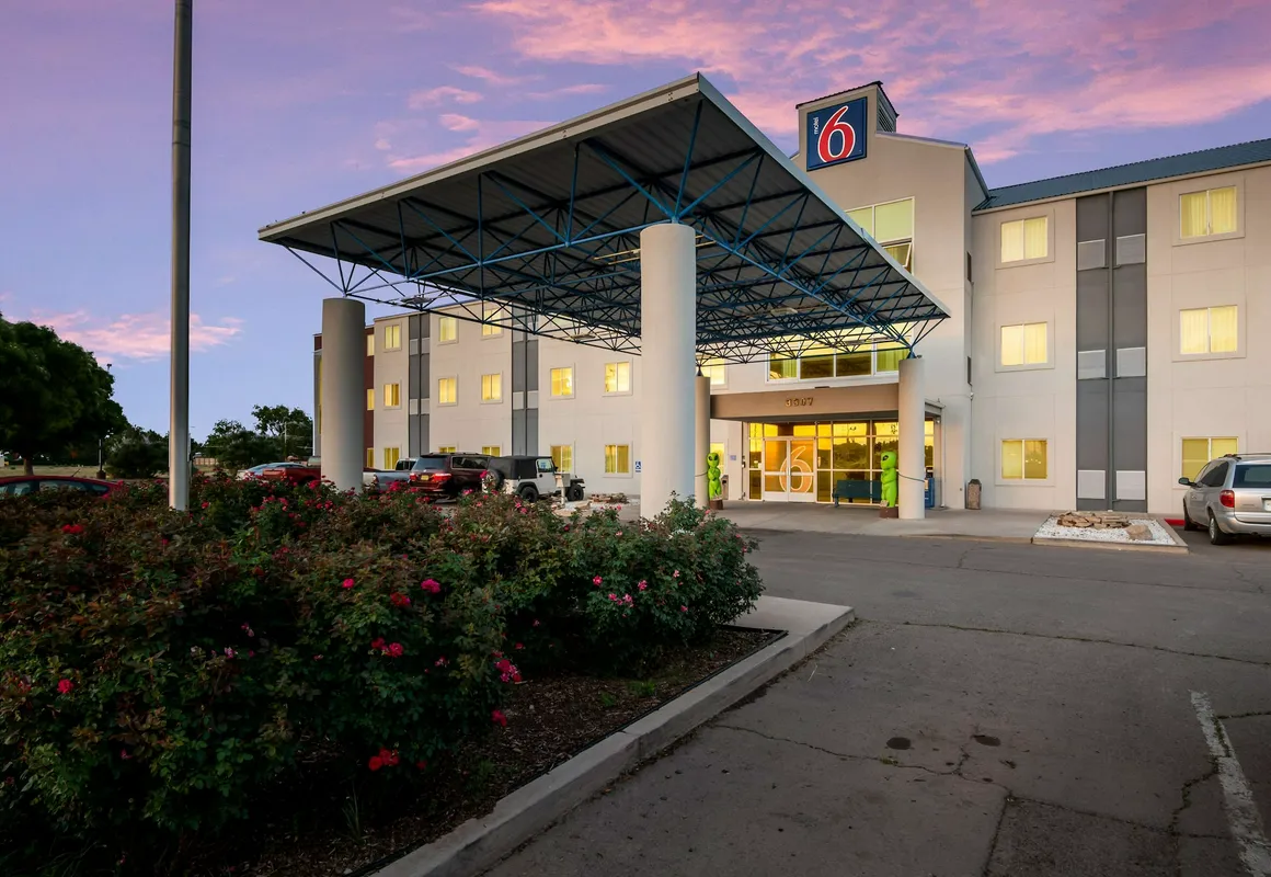 Motel 6 Roswell, NM hotel hero