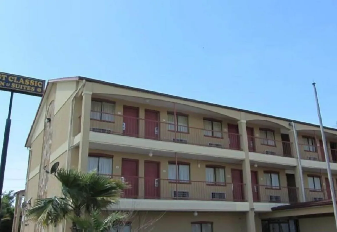 Best Classic Inn & Suites hotel hero