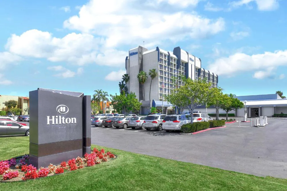 Hilton Irvine/Orange County Airport hotel hero