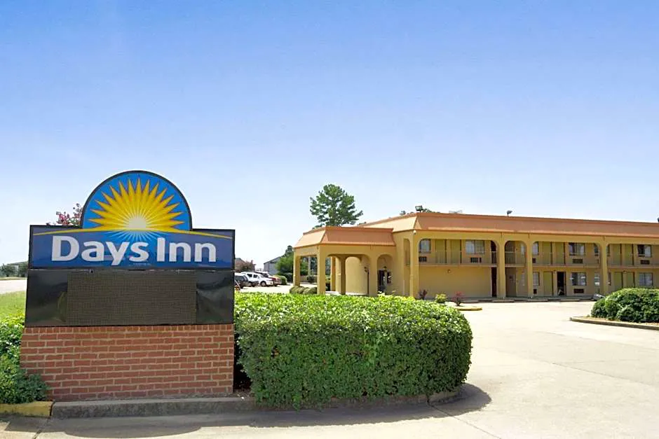 Days Inn by Wyndham Southaven MS hotel hero