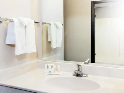 Super 8 by Wyndham Huntsville hotel detail image 1