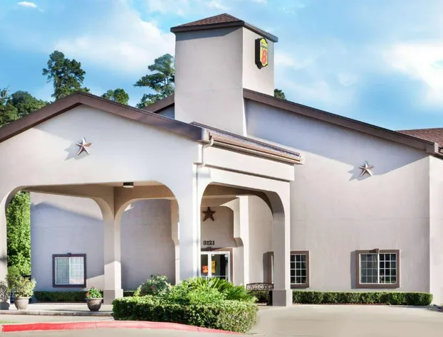 Super 8 by Wyndham Huntsville hotel detail image 2