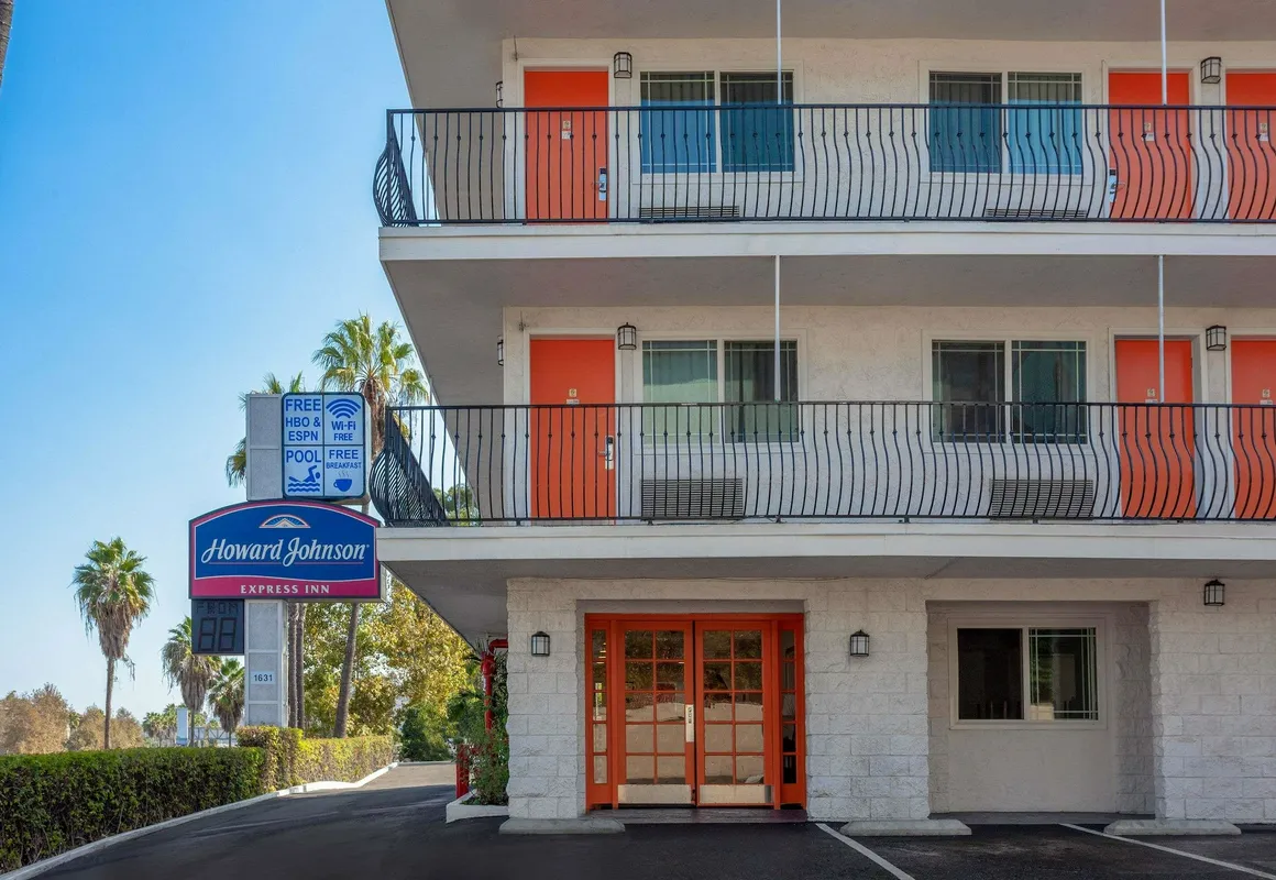 Howard Johnson by Wyndham San Diego Hotel Circle hotel hero